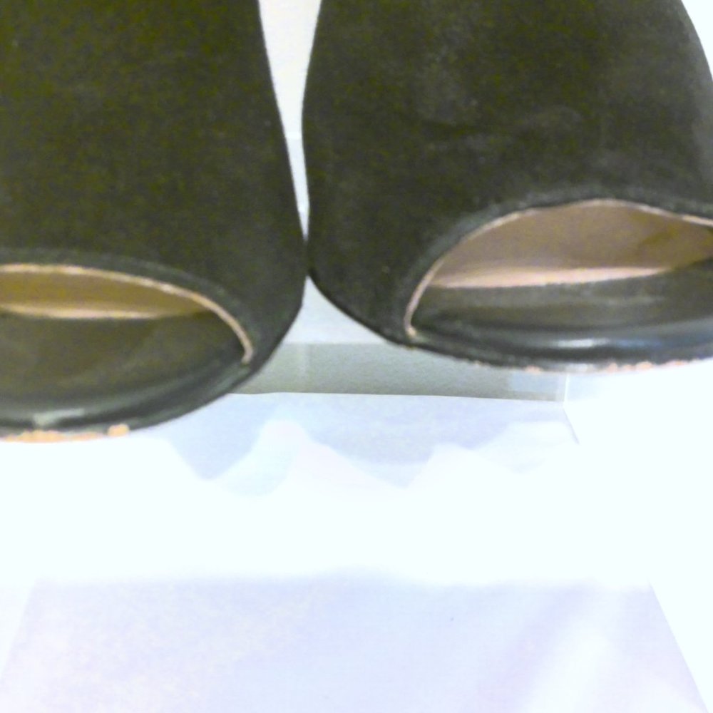 Louise et Cie LO-OLIVIA Train Black Suede Open Shoe Toe  Sz 8.5 - Picture 2 of 9